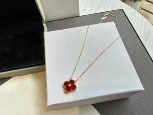 Mode högkvalitativ fyrbladklöver Van-Clef Arpes Clover Necklace Women's Light Luxury High Fashion New Versatile Collar Chain Valentine's Day Gift