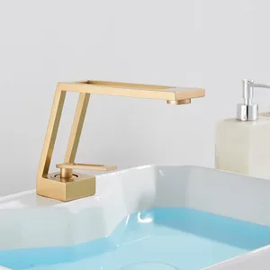 Rubinetti per lavandino del bagno Vidric Rubinetto per lavabo in stile nordico Design quadrato intagliato a cavità Oro spazzolato Miscelatore freddo montato su piano Ta