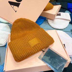 Luxury designers beautifully crafted knit hat with beautiful design novel breathable wear resistant good quality autumn and winter models for men and women