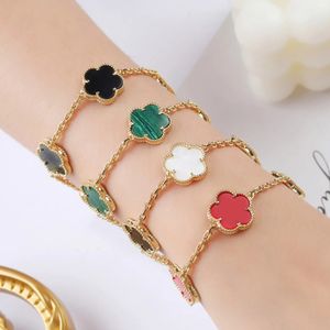 Chain Fashion Classic 4/5 Leaf Clover Armband For Women Designer Bangle Lucky 10 Motifs Armband Flower Pendants Wedding Jewelry 231030