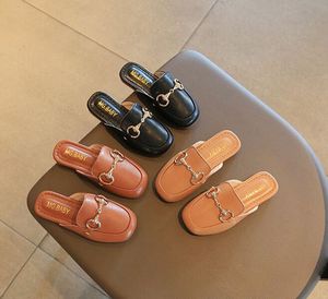 Sommar Pojkar och flickor barn sandaler baby 4 färger toddler tofflor mjuk botten barnskor barn designer sko storlek 26-36
