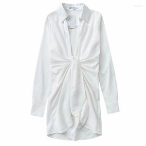 Blouses pour femmes 2022 Summer Casual White Femmes Shirt Lapon Sleeve Long Hollow Out Bandage Bow Longueur Feme Fashion Rétro