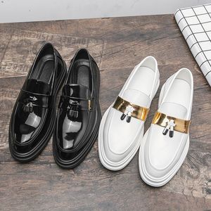 Novo britânico moda branca borla mix coloros sapatos planos para homens vestidos de casamento formal baile oxford sapatos tenis masculino