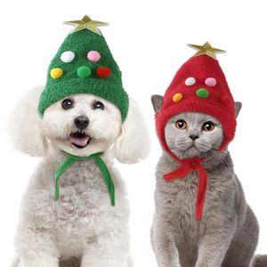 Рождественская домашняя собака поставляет шляпу милые рога полотенце слюны