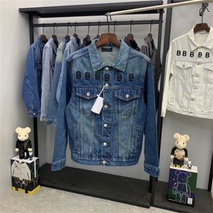 Handtvättad denimjacka med broderade bokstäver jeansjackor avslappnad för män och kvinnor unisex och matchning