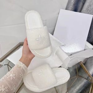 2022 Sandali da giardino con paraurti a griglia, con paraurti, Designer, pantofole di lana casual da donna di lusso, per la casa invernale, per esterni