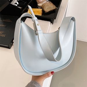 Torby wieczorowe modne niebo niebieskie torebki damskie Pu skórzane ramię dla kobiet lato jasny kolor Lady Crossbody Bag prosty sac 220901