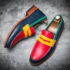 Mokasyny buty męskie klasyczne kolorowe maska ​​pu drewniana pięta poślizgnięta moda biznesowy buty na przyjęcie codziennie ad080