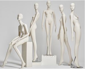 Modello femminile personalizzato in fabbrica Stili unici Mannequin femminile Display per abiti in stile corpo pieno