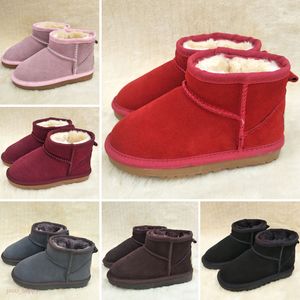 بيع الساخنة من أحذية الثلج الكلاسيكية Mini U5854 Women Kids Snow Boots تحافظ على دافئة Noot أحدث أزياء من جلد الغنم Cowskin الأصلي من الجلد