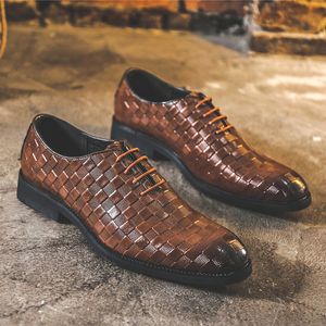 Oxford Schuhe Männer Schuhe Persönlichkeit Einfarbig Quadratischen Muster PU Spitz Spitze Mode Business Casual Hochzeit Täglichen AD129
