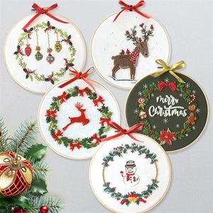 Juldekorationer Julbroderi DIY Starter Kit med Xmas -tema Mönster Broderi Hoop Bomull Linne Tygstråd Nåverk Sy Craft 220901