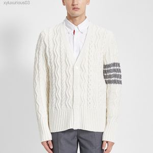 Hoodies Tb Men's Sweater Merino Wool Arm Cable 4-bar Stripe Knit Crew Neck Pullover Sweaters Winter Fashion Korean Brand Coats