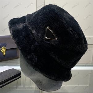 Unisex hattar med vinterbrätter Varm hinkhatt Kaninpäls Lyxig platt mössa Solid huva Mode Gatuhattar Mössor För Kvinnor Män