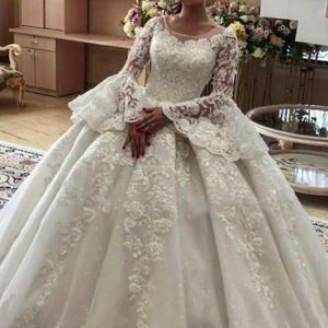 2022 Arabische Ballkleid-Hochzeitskleider, Illusion, lange Ärmel, Übergröße, bezaubernd, bauschig, Prinzessin, Spitze, Applikationen, Kristallperlen, Brautparty-Kleider, Robe De Marriage