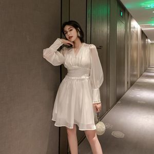 Casual Dresses Sexig Date Dress Women Spring och Autumn Korean Fashion V-ringning Långärmning PLEATED HÖG MIDST KVINNA NS1810