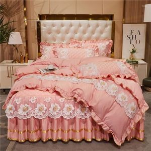 Sängkläder sätter koreansk stil spetsblommor broderi täcke för sovrum fast färg enkelhet set quilt/tröstare täcker örngott