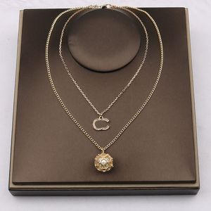 Ber￶md designer m￤rke bokstav dubbel lager h￤nge halsband 18k guld pl￤terad rund kristall p￤rla strass tr￶ja halsband kedja kvinnor party smycken tillbeh￶r
