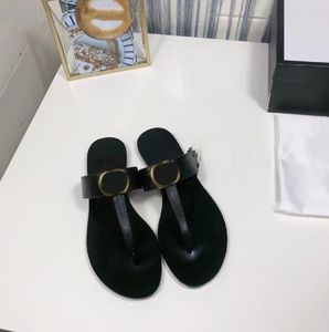 Designer en forme de T en T sandales en cuir noir Lady Classic Classic Resisting Designers Slippers Sandal de la mode de qualit￩ plate de qualit￩ plate.