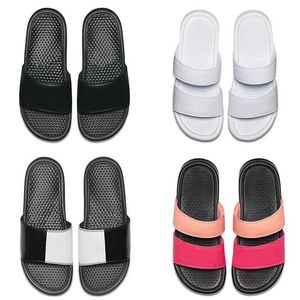 2022 homens designer de homens Benassi Ultra Slippers Black White Pink para Summer Beach Hotel Toom de banho interno sandálias masculinas não deslizantes tamanho 36-45 para homem