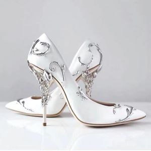Eleganti scarpe da donna Fashion Metal Flower Stiletto High Bride Bride Wedding Party Shoe Ladies Punte di raso puntato