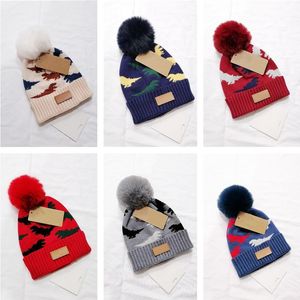 Baby boy hatt s￶t pompom dinosaur cap beanie vinter varm stickad barn flickor hatt fast p￤ls boll elastisk barn kepsar motorhuv