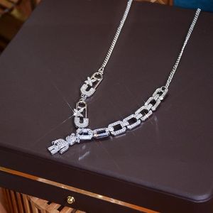 Pendanthalsband koreanskt mode L rostfritt stål Papperklipp Little Bear Chain Halsband för kvinnor Girl Zircon Jewelry Ins2229