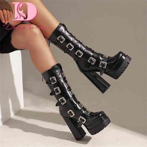 Botas Doratasia Novas Ladies Cool Boots G￳ticos Sexy Mulheres Plataforma Plataforma Buckle SquaL Saltos Altos Inverno Cosplay Party Punk Boots feminino 220903