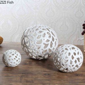 Figurine decorative Minimalista Scava fuori Artigianato Scultura con sfera in ceramica Porcellana bianca Elefante Opera d'arte Estetica Decorazioni per la casa nordica Mordern