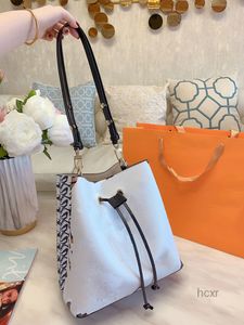 Neue Stile Modedesigner Luxus Eimer Taschen Frauen Crossbody Umhängetasche Handtasche Taschen Bag Bambus Freizeittasche England Stil Stil