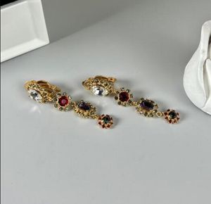 Ladies Vogue War Cuff Серьги с серьгами -хрустальными драгоценными камнями.