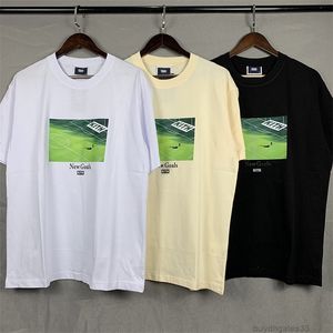 Мужские рубашки T Kith Pacle 22SS Футбольное поле Вдохновляющий лозунг напечатанный круглый шейный футболка с короткими рукавами Американская улица
