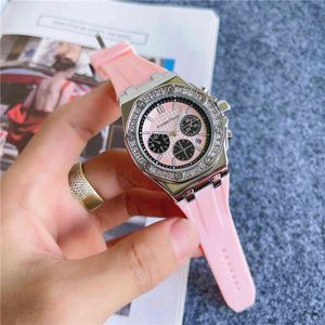 مشاهدة ميكانيكية للرجال الفاخرة es roya1 0AK Panda Eye Womens Fashion Trendy Essential Swiss Swiss ES Wristwatch