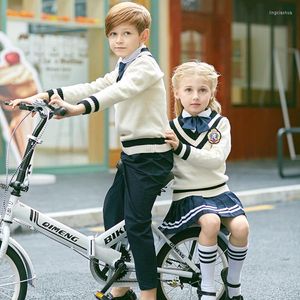 Completi di abbigliamento Abbigliamento scolastico a maniche lunghe per bambini Abbigliamento per bambini Uniforme primaria in stile inglese Abbigliamento da scuola materna lavorato a maglia D-0622