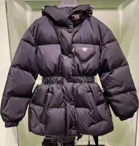 Kurze Re-Nylon-Daunenjacke für Damen, Wintermantel, Designer-Puffer mit Reverskragen