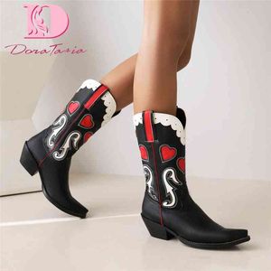 Boots العلامة التجارية الجديدة سيدات مكتنزة عالية الكعب الغربي البقرات الأحذية الموضة القلب خياطة أحذية المرأة عارضة حفلات رعاة البقر أحذية 220903