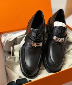 Top Luxury First Derby Mocassini Sneakers Scarpe Donna Nero Bianco Pelle di vitello Oxford Walking Fibbia placcata palladio Suola spessa Lady Comfort Mocassini