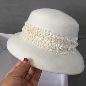 Beyaz Kova Düğün toptan satış-Moda beyaz geniş ağzı yün keçe şapka disket bant kış cloche kova bowler kadın düğün kilise elbise