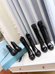 Designer kvinnors läderstövlar Autumn Winter Brand Fashion Chunky Heel Boots Black Cool Motorcycle Boot med låda storlek 35-41