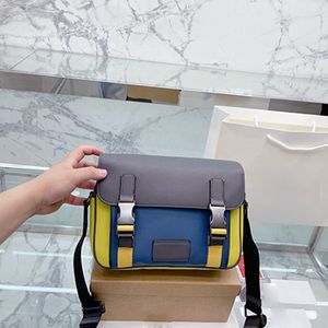 Luxurys Designers Men's Postman Bag vintage Messenger Messenger Metal Fivelele Letes C Totes Bolsa Crossbody