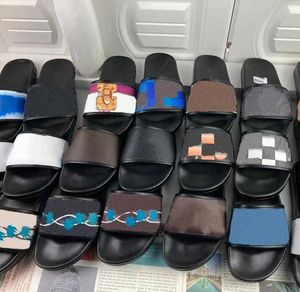 Designertofflor i flera stilar Gummi sandal med platt botten Män Dammode Living Badrum Tofflor Fritid Sommar Brevutskrift Flip-flops med originalkartong