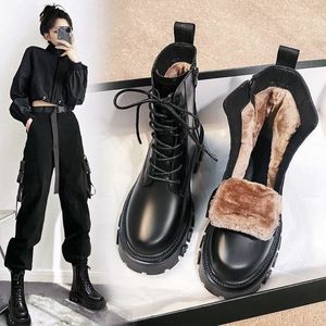 ブーツ女性の冬の戦闘毛皮黒プラットフォーム女性のためのパンクゴシック靴足首女性ブランドデザイナー 220902