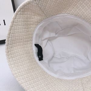 Designer Hat Luxurys Bucket Hats Men and Women Brand Letter Fisherman Hat Fashion Visor Temperament New Simple Seaside Lovers Is Very Good 2Colors