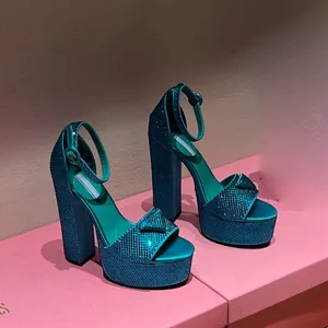 Sandały designerskie sandały z kryształkami luksusowymi projektanci damskie buty na obcasie na platformie Klasyczna trójkątna klamra Zdobione Czółenka z paskiem na kostce 14,5 CM na wysokim obcasie
