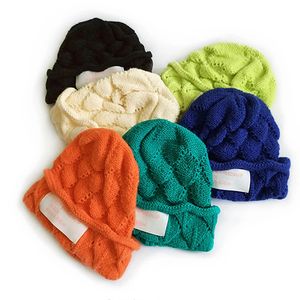 Ananas Stampato Neonato Carino Cappello Lavorato A Maglia Neonate Lettera Lable Bonnet Waiter Caldo Crochet Skullies Bambino Fluorescente Bonnet