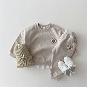 衣料品セット刺繍デイジースウェットシャツパンツスーツ男の子トラックスーツ幼児の女の子の服セット子供ブティック衣装キッズスポーツウェア220905