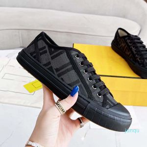 2022-White Casual designer Shoes Stripe ACE Embroidered Men Leather embossed Sneaker
