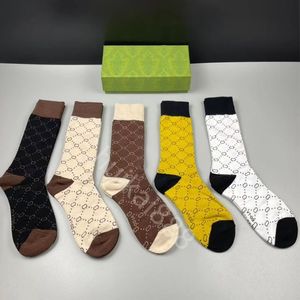 Luxuriöse Herren- und Damensocken, modischer Trend, bestickt, fünf Paar Herbst-Winter-Designer-Weihnachtssportsocken aus reiner Baumwolle für Herren und Damen