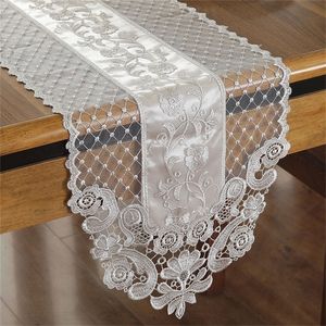 Runner de mesa Bordado europeu de renda fina branca tapetes de café simples bandeira de tv francês pano de casamento decoração de férias de casamento 220902