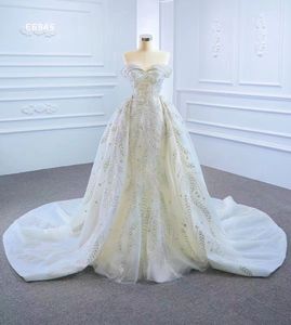 Abito da sposa a sirena in pizzo con spalle scoperte e strascico staccabile SM66945